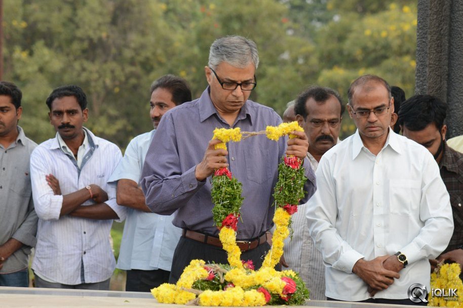 NTR-Family-Visit-to-NTR-Ghat-2016